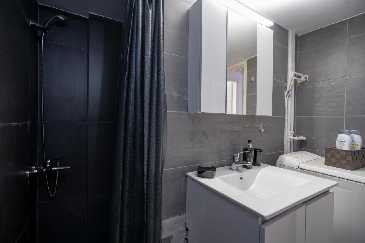 Dimotiko Theatro Metro St. 1 Bedroom 4 Pers. Flat Le Pirée Extérieur photo