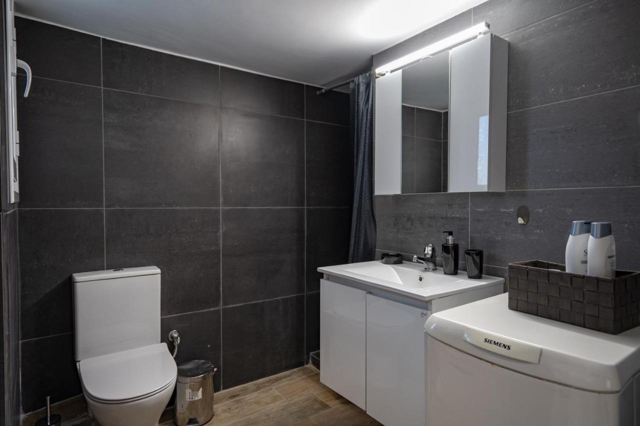 Dimotiko Theatro Metro St. 1 Bedroom 4 Pers. Flat Le Pirée Extérieur photo