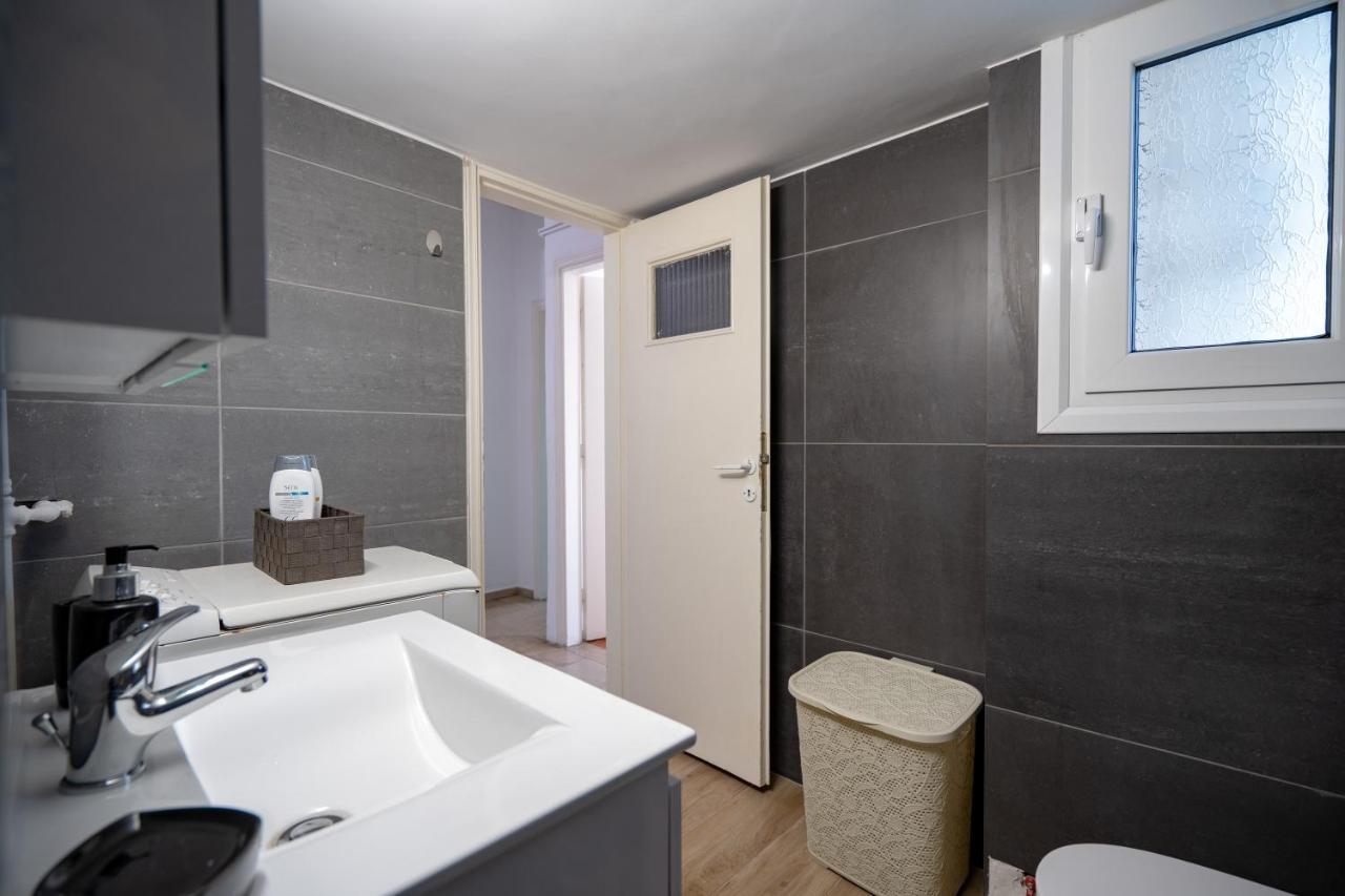 Dimotiko Theatro Metro St. 1 Bedroom 4 Pers. Flat Le Pirée Extérieur photo