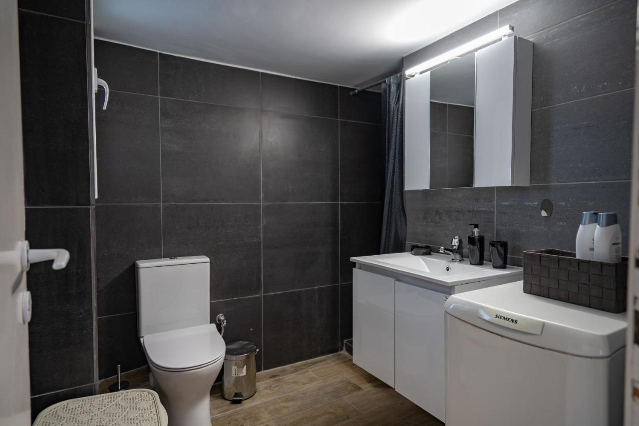 Dimotiko Theatro Metro St. 1 Bedroom 4 Pers. Flat Le Pirée Extérieur photo
